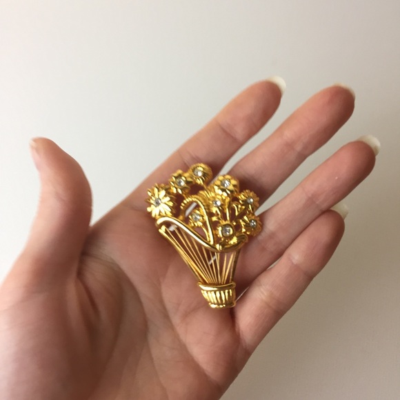 Vintage Monet Gold Tone Flower Basket Brooch - Picture 6 of 8